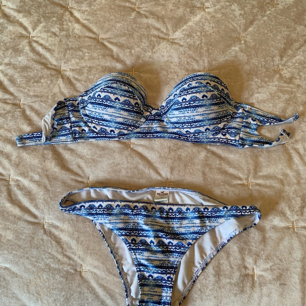 Hollister Blue and White Patterned Bikini Set